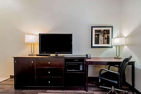 La Quinta Inn & Suites by Wyndham Marshall