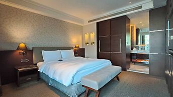 S Aura Hotel