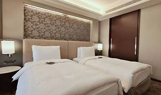 S Aura Hotel
