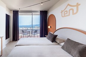 tent Arenal