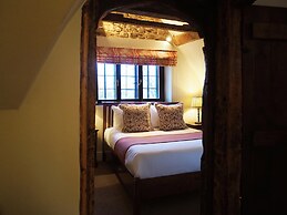 Bear and Ragged Staff