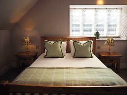 Bear and Ragged Staff