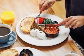 Bear and Ragged Staff