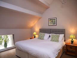 Bear and Ragged Staff