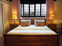 Bear and Ragged Staff