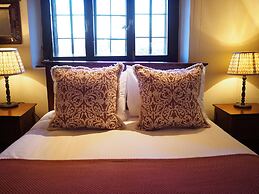 Bear and Ragged Staff