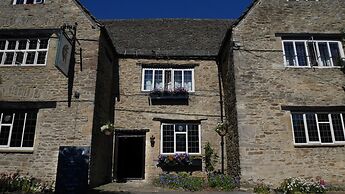 Bear and Ragged Staff