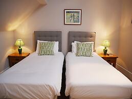 Bear and Ragged Staff