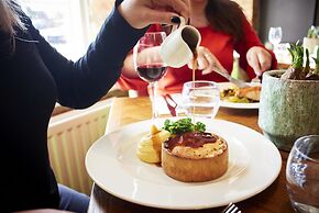 Bear and Ragged Staff