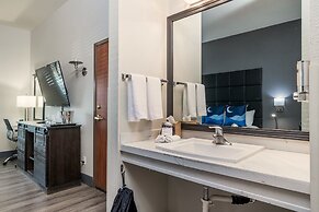 Wood River Inn & Suites