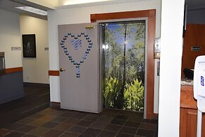 Wood River Inn & Suites