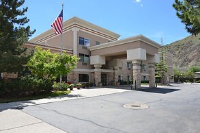 Wood River Inn & Suites