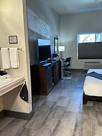 Wood River Inn & Suites