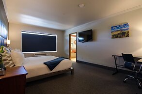 Wood River Inn & Suites