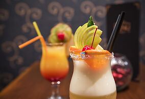 Grand Royale Apartment Complex & Spa