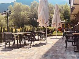 Grand Royale Apartment Complex & Spa