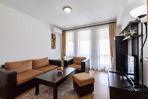 Grand Royale Apartment Complex & Spa
