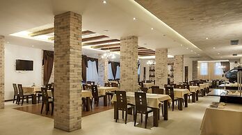 Grand Royale Apartment Complex & Spa