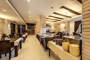 Grand Royale Apartment Complex & Spa