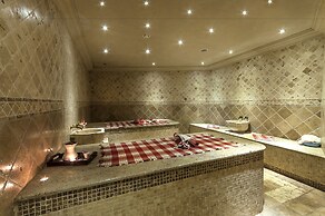 Grand Royale Apartment Complex & Spa