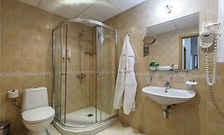 Grand Royale Apartment Complex & Spa