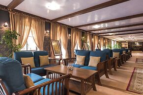 Grand Royale Apartment Complex & Spa