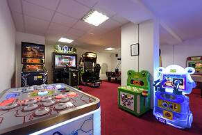 Grand Royale Apartment Complex & Spa