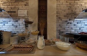 Grand Royale Apartment Complex & Spa