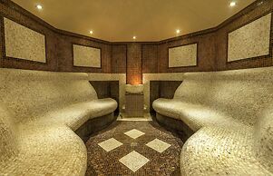 Grand Royale Apartment Complex & Spa