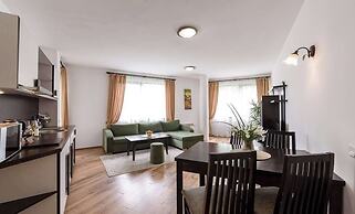 Grand Royale Apartment Complex & Spa