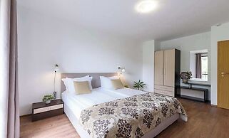 Grand Royale Apartment Complex & Spa