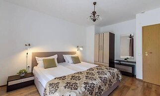 Grand Royale Apartment Complex & Spa