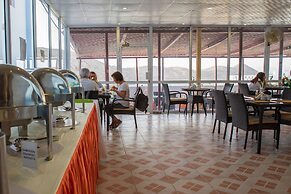 Al Ayjah Plaza Hotel