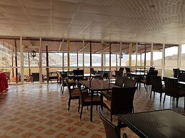 Al Ayjah Plaza Hotel