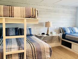 Driftwood Inn and Seaside Lodges