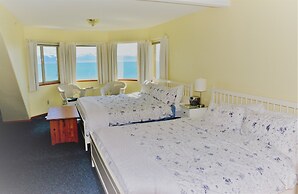 Driftwood Inn and Seaside Lodges