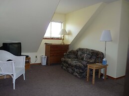 Driftwood Inn and Seaside Lodges