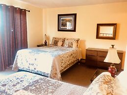 Driftwood Inn and Seaside Lodges