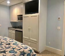 Driftwood Inn and Seaside Lodges