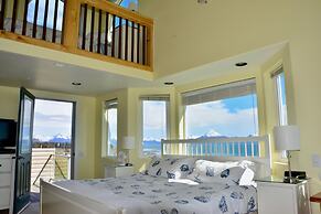 Driftwood Inn and Seaside Lodges