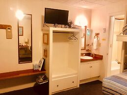 Driftwood Inn and Seaside Lodges