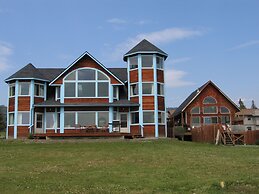 Driftwood Inn and Seaside Lodges