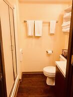 Driftwood Inn and Seaside Lodges