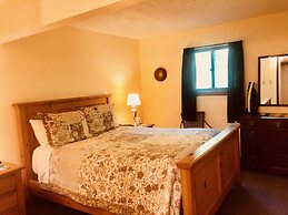 Driftwood Inn and Seaside Lodges