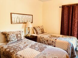 Driftwood Inn and Seaside Lodges