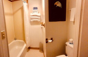 Driftwood Inn and Seaside Lodges