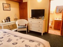 Driftwood Inn and Seaside Lodges