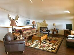 Driftwood Inn and Seaside Lodges