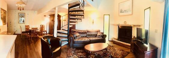 Driftwood Inn and Seaside Lodges