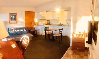 Driftwood Inn and Seaside Lodges